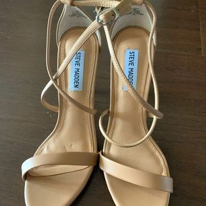 Camel Steve Madden cross cross heeled sandal,size 8. Worn once
